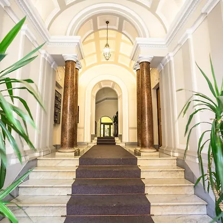 Opera Theater Relais